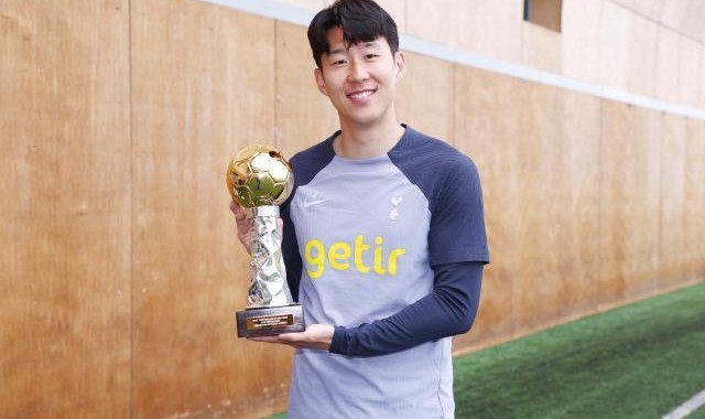 开云-连续第7届！孙兴慜在热刺基地捧起2023亚洲金球奖