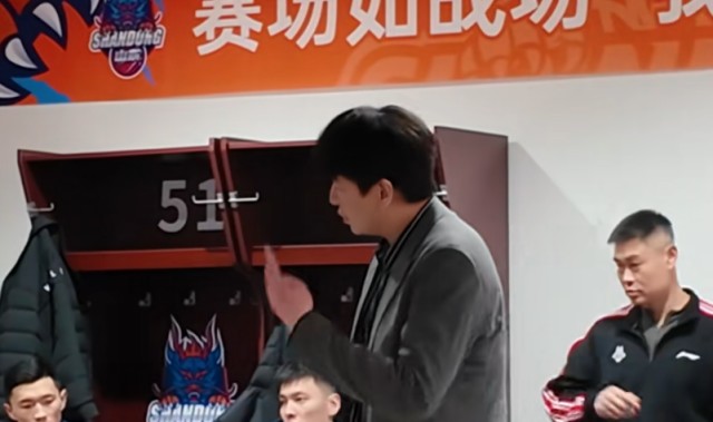 开云官网-胜宁波更衣室！邱彪强调健康与family，鲍威尔因家庭变故而低迷！